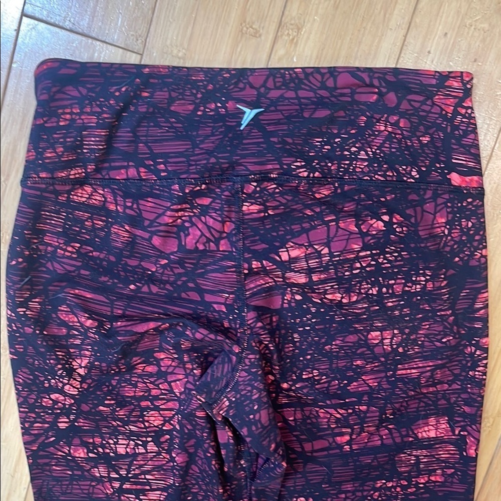 Old Navy Active 3/4 length Leggings size M - Picture 5 of 13
